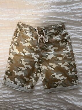 Lincoln Outfitter Tan Camo Shorts Size 12